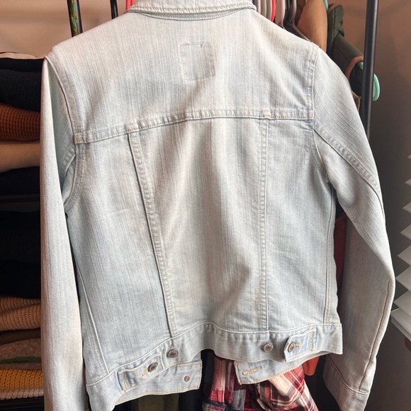 Old Navy Classic Light Wash Jean Jacket - Picture 5 of 5